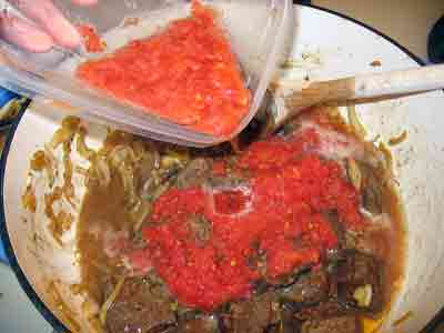 Add tomato puree to greek recipe mosxari me kydonia beef with quince