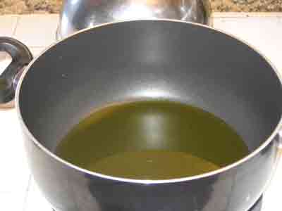 Heat oil in a pot.