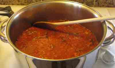Add the grated tomatoes to the beef for moschari-me-agkinares