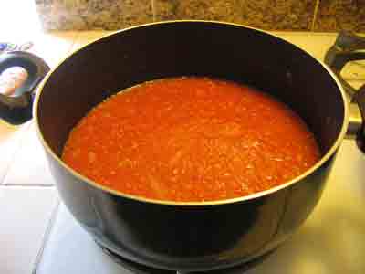 Simmer the tomato sauce.