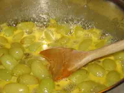 Boiling grapes for greek spoon sweet recipe stafyli gliko.